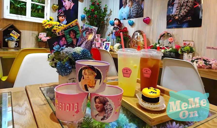 Fan-themed drinks and desserts
