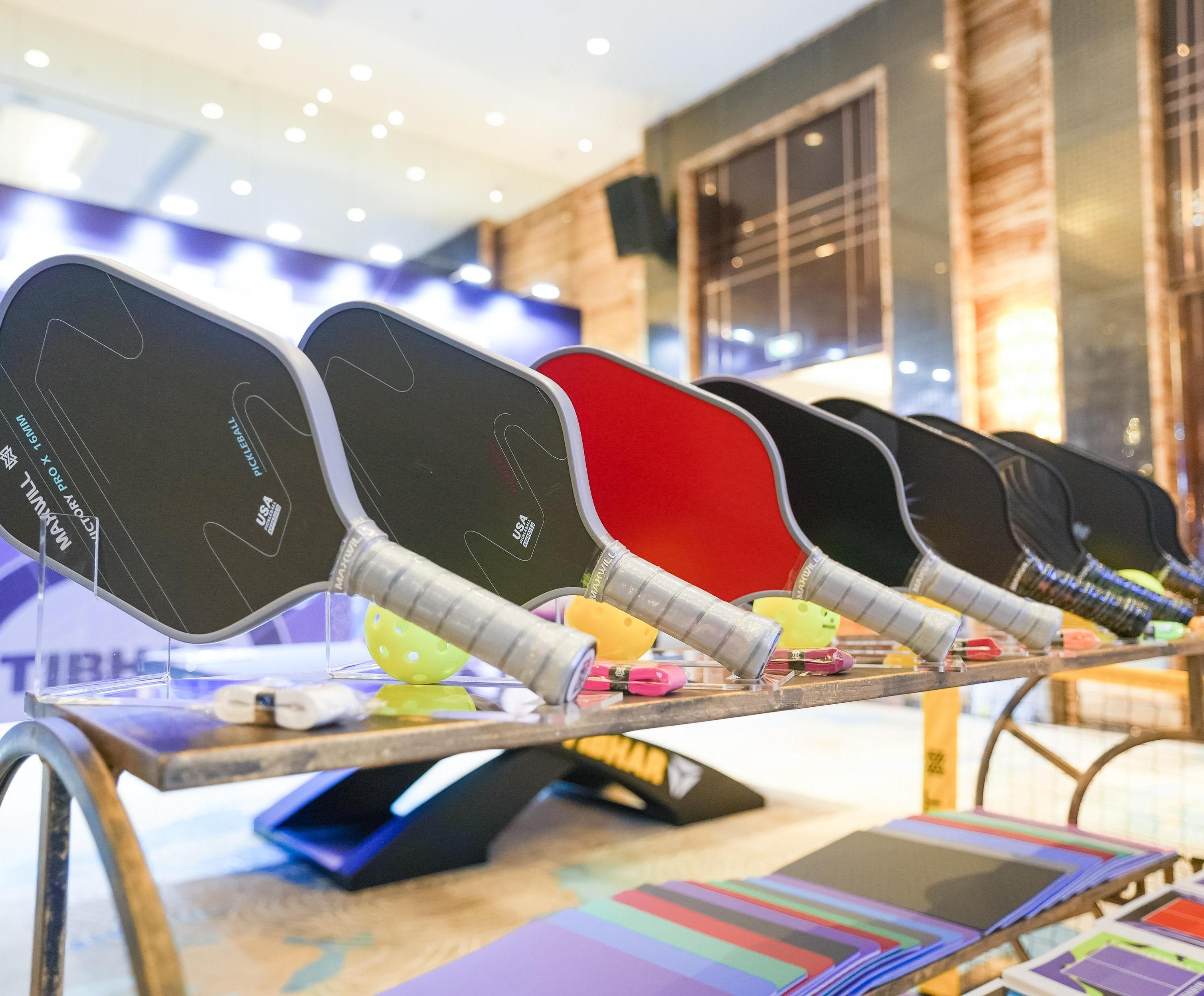 Maxwill pickleball paddle product display